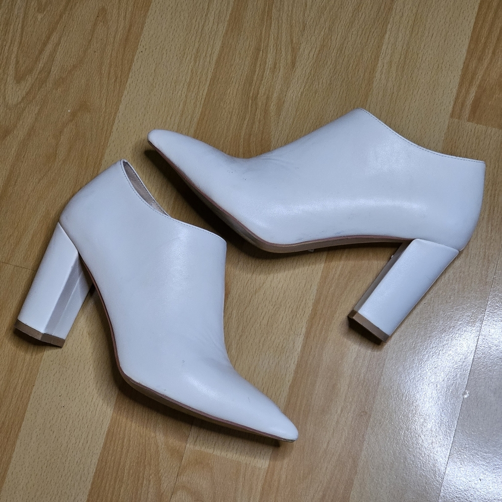 Dynamite, pointy white heels, size 7